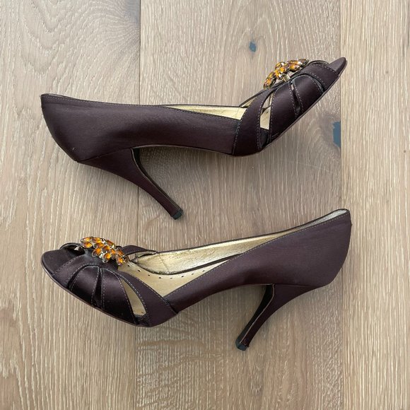 BCBG Womens 7 Heels Brown Satin Peep Toe Formal Dressy Crystal Amber Gold - Picture 4 of 14